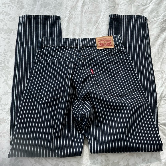 NEW Levi Stripped Blue Mom Jeans - Picture 6 of 7